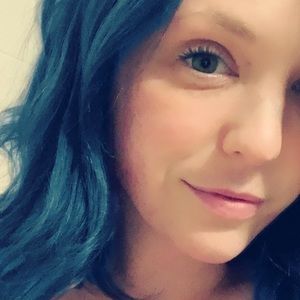 Meet your Posher, Hilary